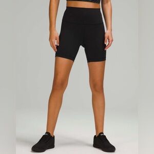 EUC 🍋 Lululemon Wunder Train High-Rise Short 6"
